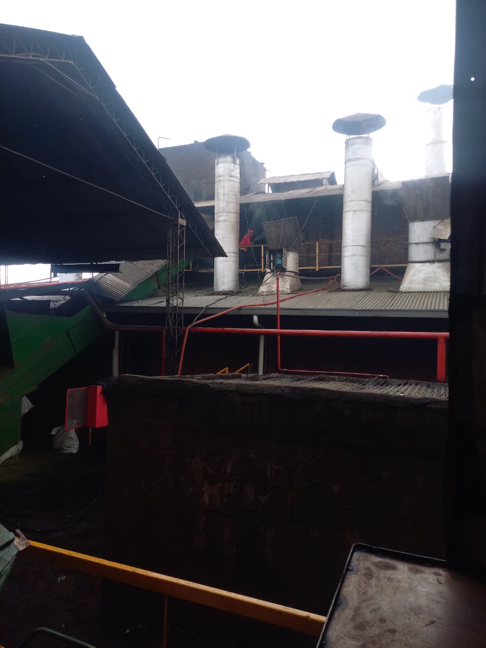 Un incendio destruyó parte de un secadero de yerba mate en Aristóbulo del Valle 2